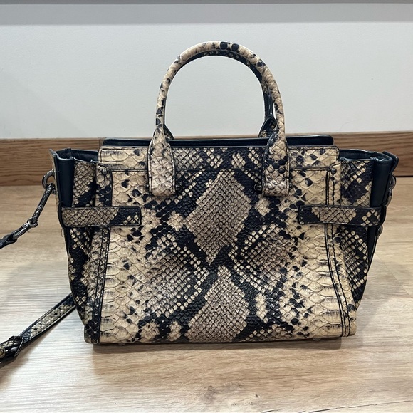 Coach Swagger 27 Snake/Python/Embossed - Picture 2 of 5
